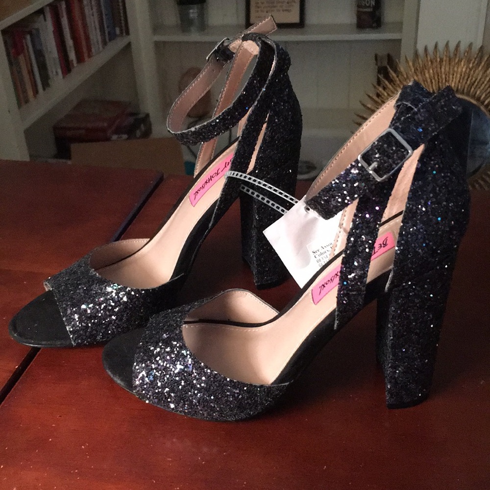 Brand new Betsy Johnson block heels💋